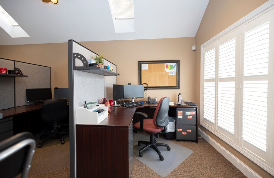 More Photos Of 4024 West Chester Pike, Newtown Square Office For Lease