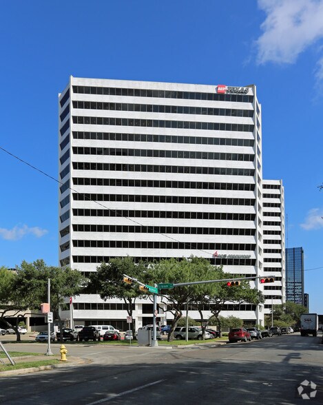 More Photos Of 539 N Carancahua St, Corpus Christi Office For Lease