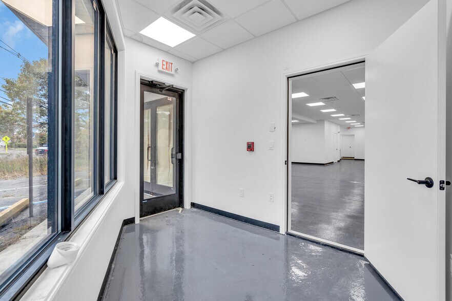 More Photos Of 736 Mantoloking Rd, Brick Storefront For Sale