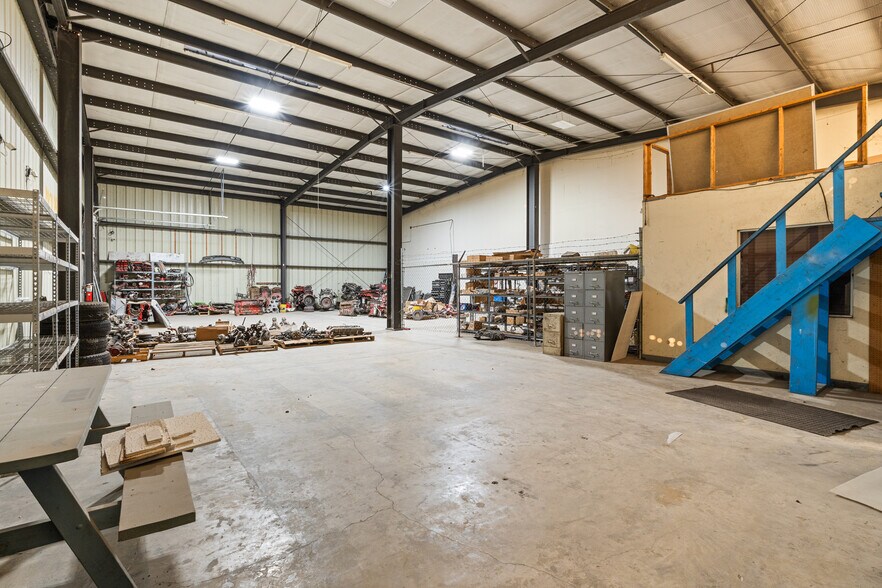 More Photos Of 8210 San Gabriel Dr, Laredo Warehouse For Lease