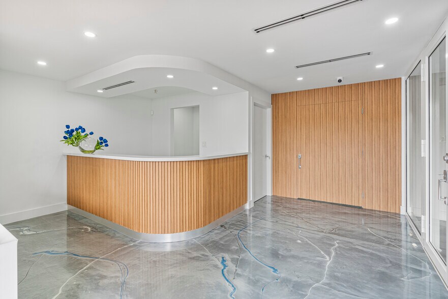 More Photos Of 2075-2129 W 76th St, Hialeah Showroom For Lease