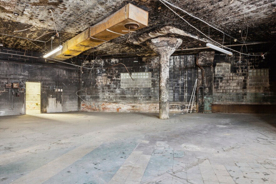 More Photos Of 1900 S Christopher Columbus Blvd, Philadelphia Freestanding For Sale