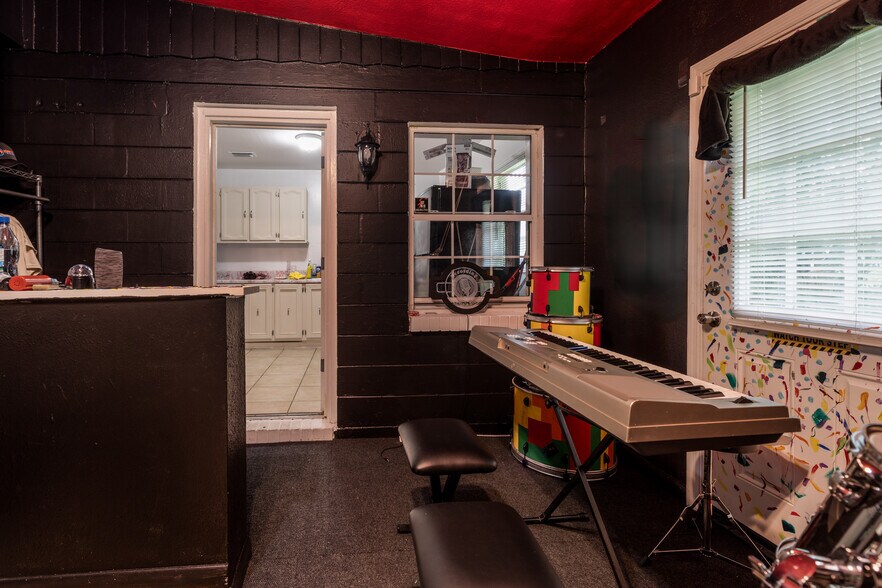 More Photos Of 6215 Claret Dr, Jacksonville Office Residential For Sale