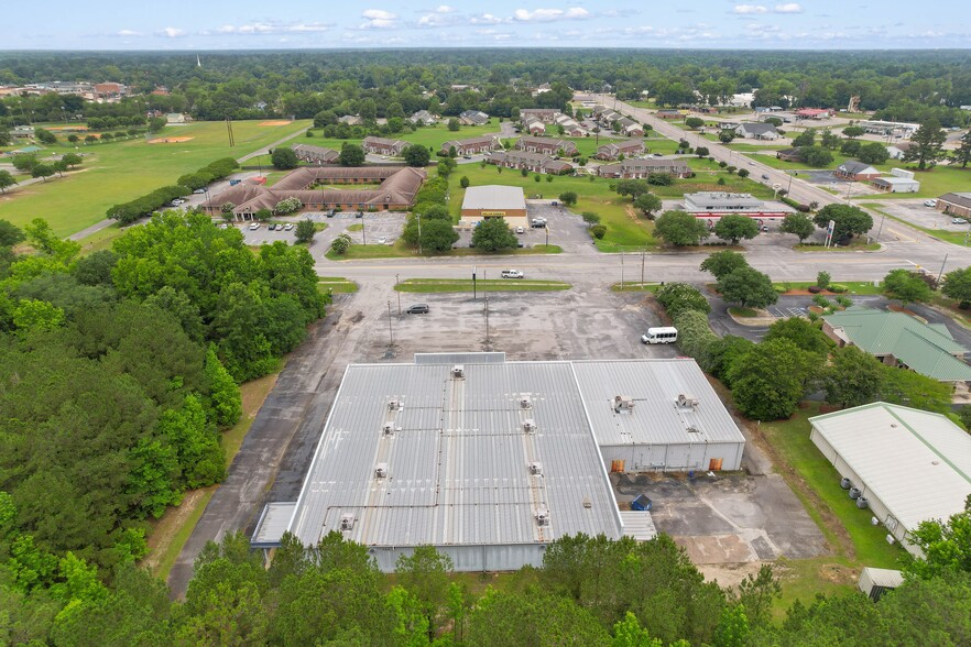 More Photos Of 480 Nelson Blvd, Kingstree Department Store For Sale