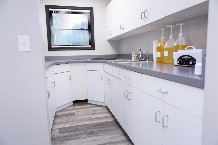 More Photos Of 340 W Grand River Ave, Webberville Medical For Sale