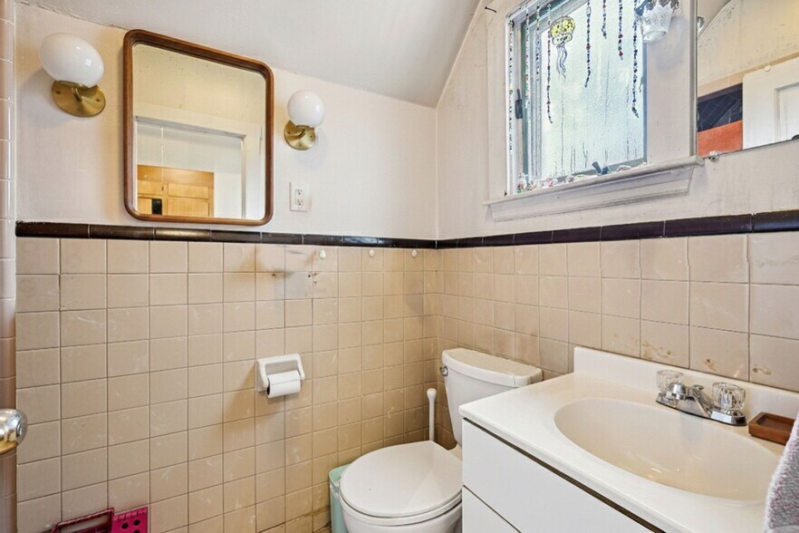 More Photos Of 327 Central St, Saugus Office For Sale