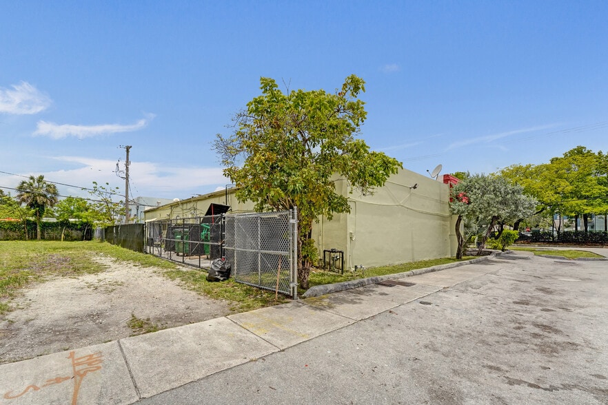 More Photos Of 3870-3890 SW 2nd Ct, Fort Lauderdale Freestanding For Sale