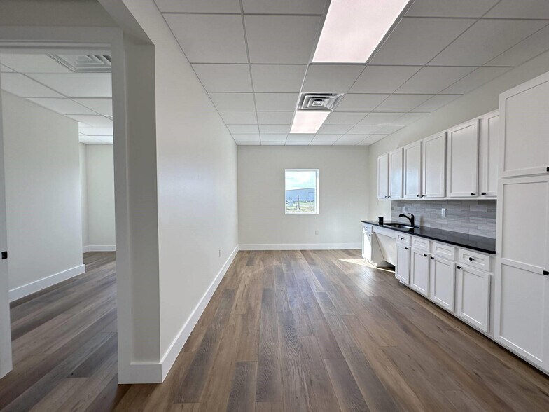 More Photos Of 1704 Westair, Gainesville Warehouse For Lease