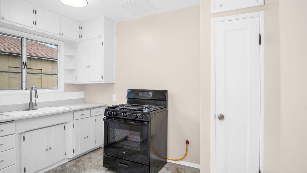 More Photos Of 10346 Oro Vista Ave, Sunland Multifamily For Sale