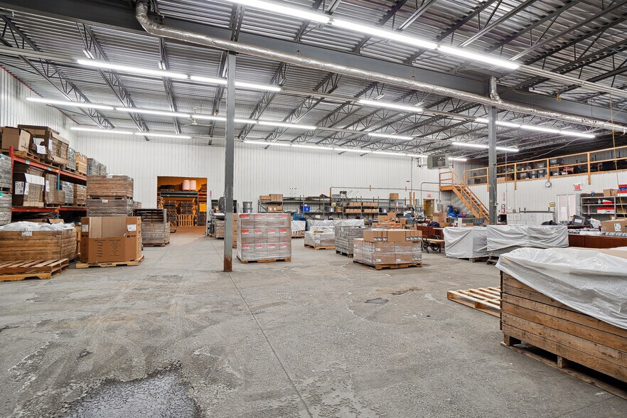 More Photos Of 717 St Saint-Pierre S, Joliette Manufacturing For Lease