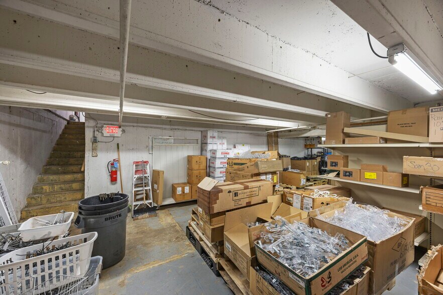 More Photos Of 110 S Florissant Rd, Saint Louis Storefront For Sale