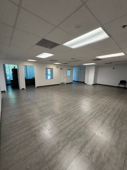 More Photos Of 4405-4493 NW 97th Ave, Doral Warehouse For Lease