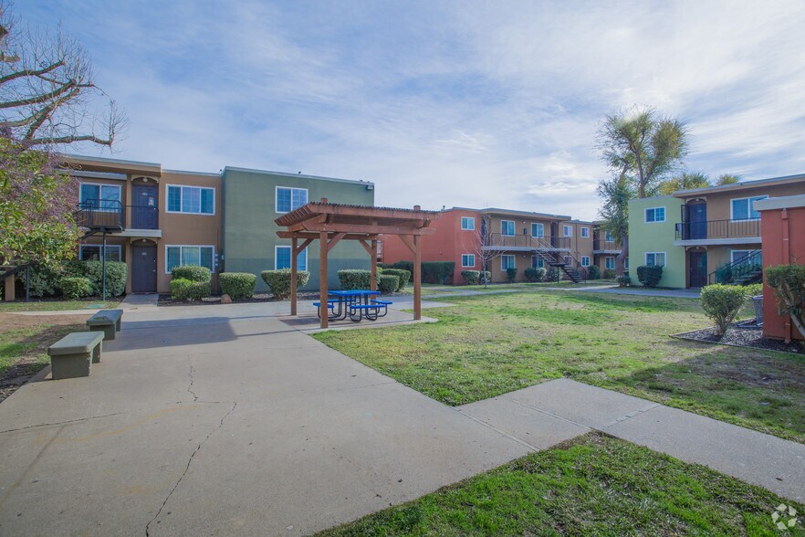 More Photos Of 5900 Riza Ave, Sacramento Apartments For Sale