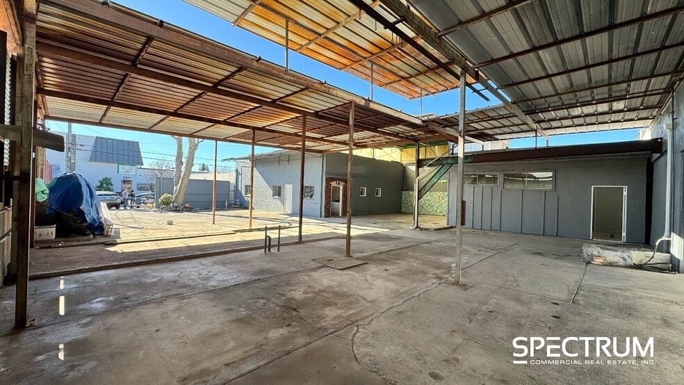 More Photos Of 16021 Arminta St, Van Nuys Warehouse For Sale