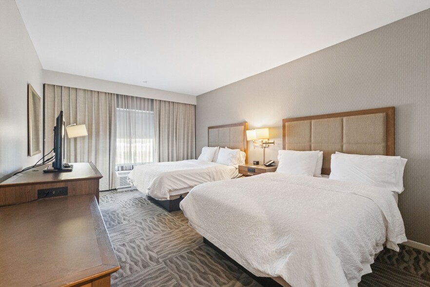 More Photos Of 1700 Commerce Blvd, Opelousas Hotel For Sale