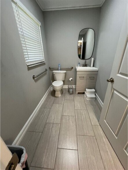 More Photos Of 205 Ridgewood Ave, Brandon Medical For Lease