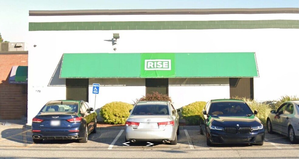 More Photos Of 380 Jefferson Blvd, Warwick Light Distribution For Lease