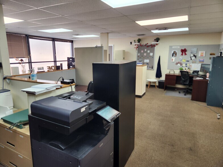 More Photos Of 5155 59th Pl, Woodside Light Manufacturing For Sale