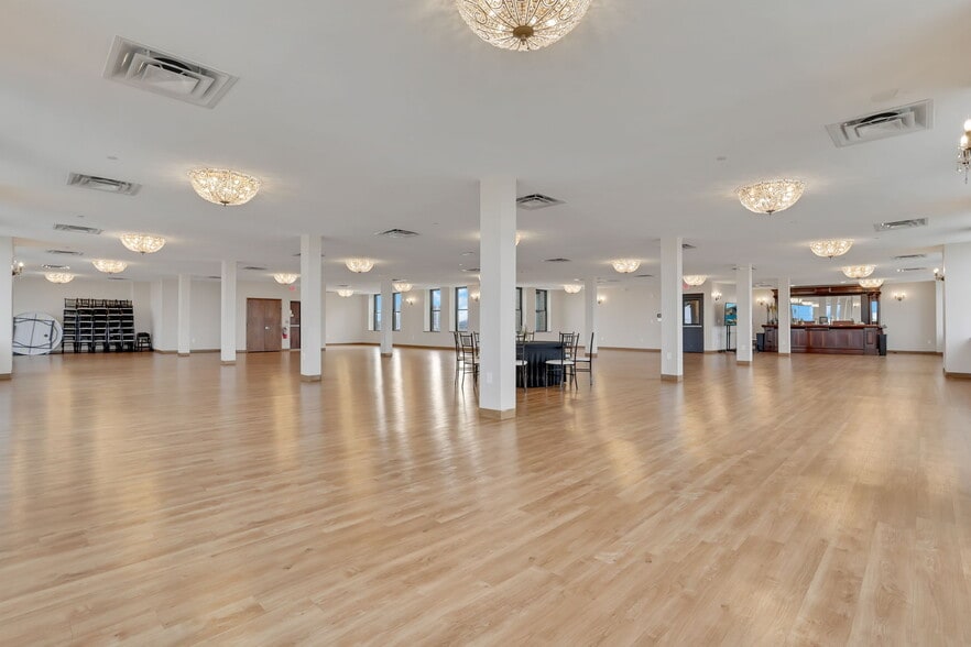 More Photos Of 301 Broadway, Lorain Hotel For Sale