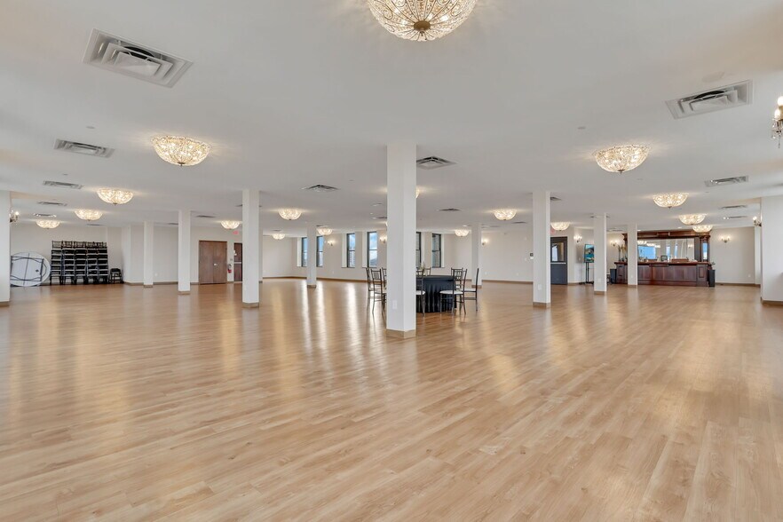 More Photos Of 301 Broadway, Lorain Hotel For Lease