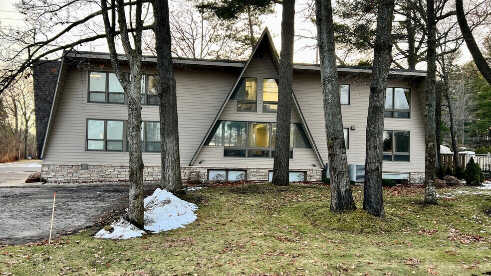 More Photos Of 2604 Sunnyside Dr, Cadillac Medical For Sale