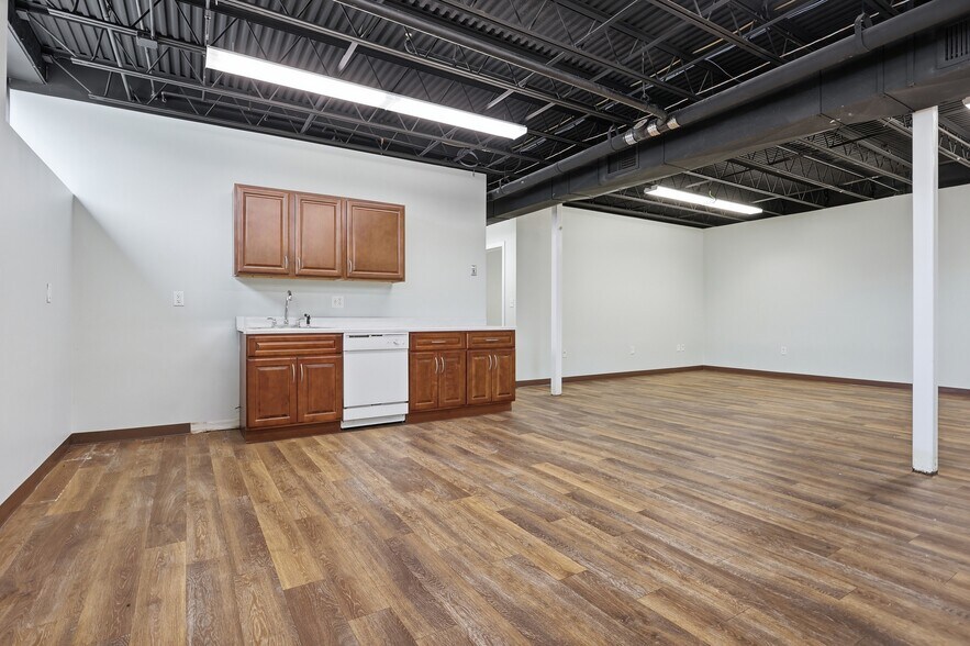 More Photos Of 180 Bear Hill Rd, Waltham Flex For Sale