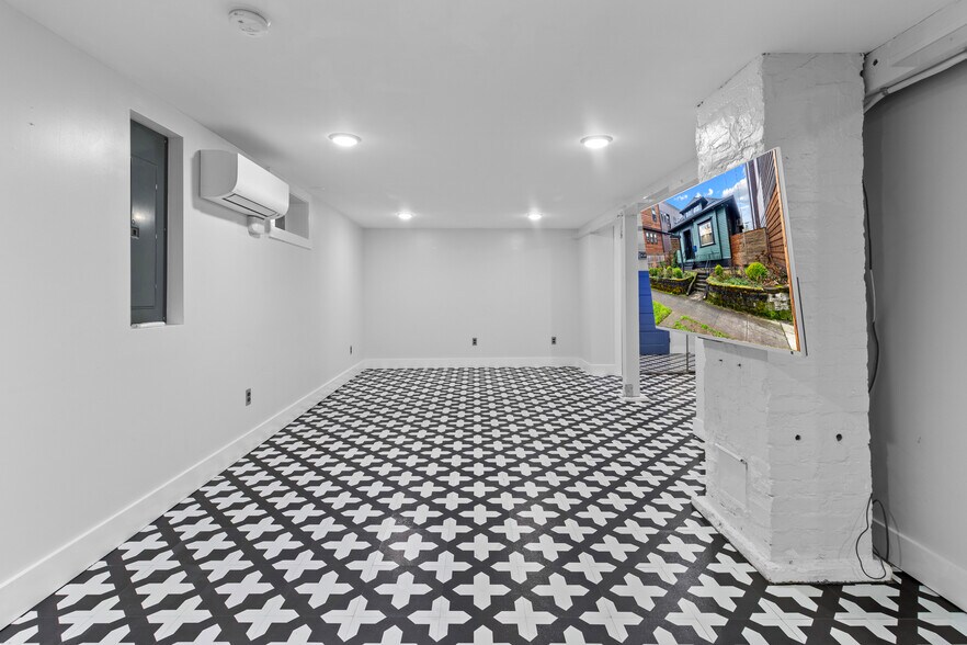 More Photos Of 5130 N Lombard St, Portland Freestanding For Sale