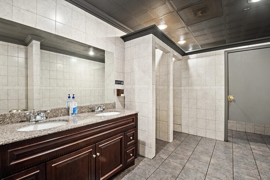 More Photos Of 380 Coal St, Wilkes Barre Freestanding For Lease