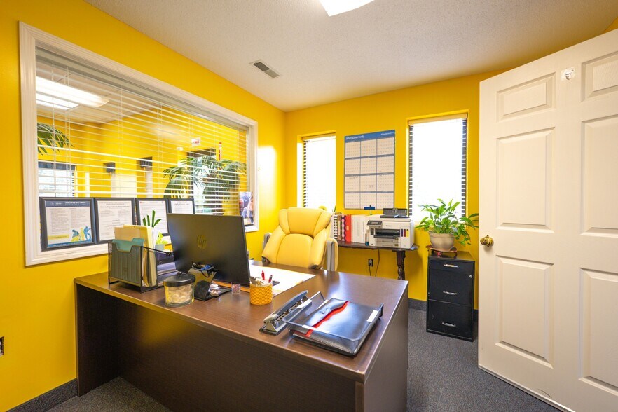 More Photos Of 2335 Columbia Hwy, Pulaski Office For Sale