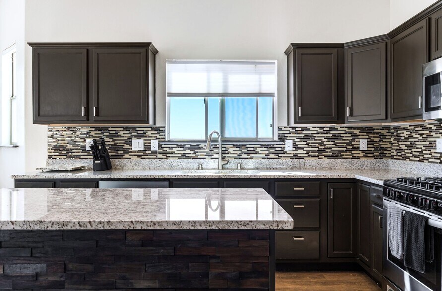More Photos Of 200 Aldaba Cir NE, Rio Rancho Flex For Sale