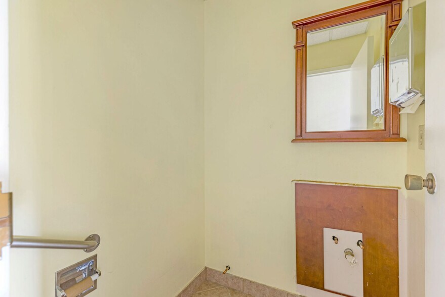 More Photos Of 9030 Montgomery Rd, Cincinnati Medical For Lease
