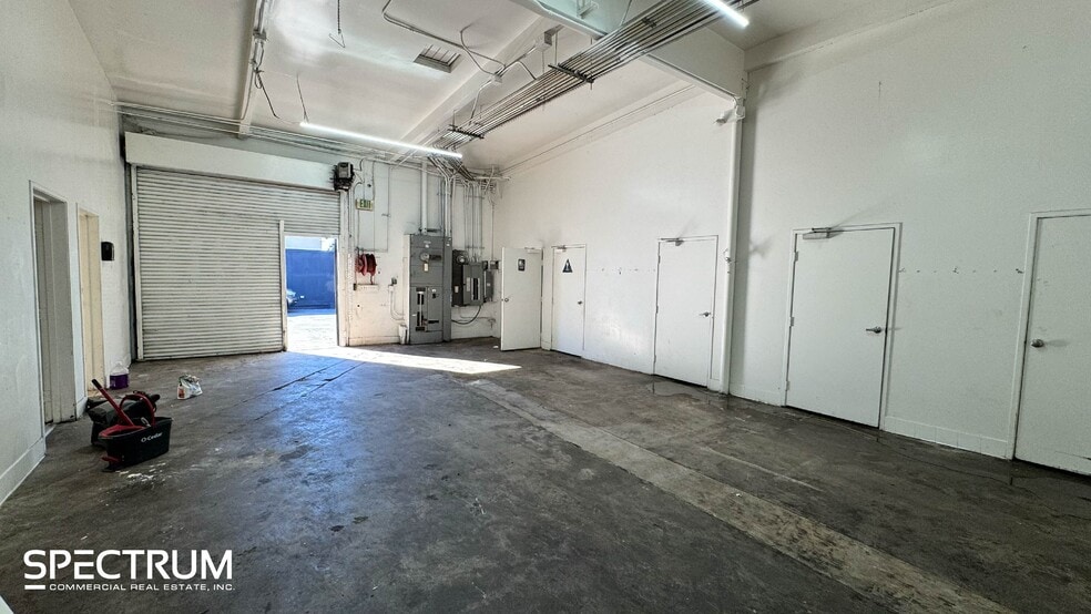 More Photos Of 14532 Blythe St, Van Nuys Manufacturing For Lease
