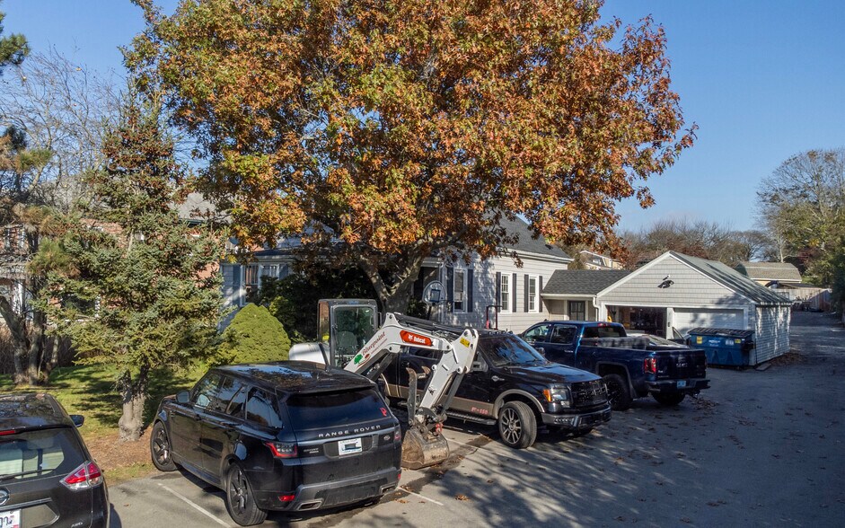 More Photos Of 999 Aquidneck Ave, Middletown Flex For Sale