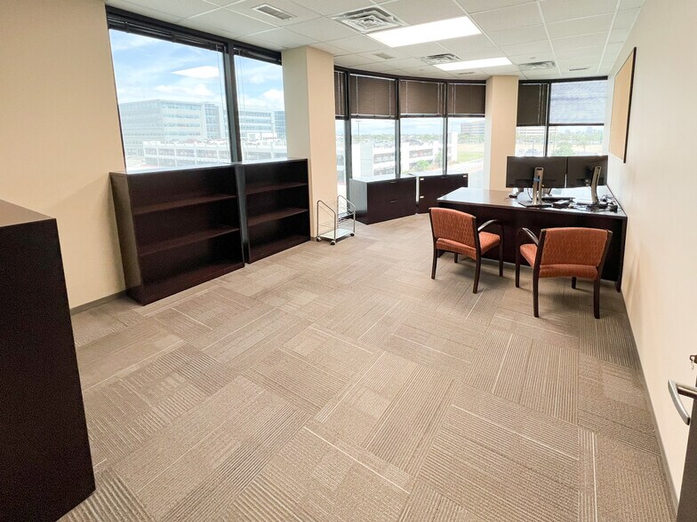 More Photos Of 303 Veterans Airpark Ln, Midland Office For Lease