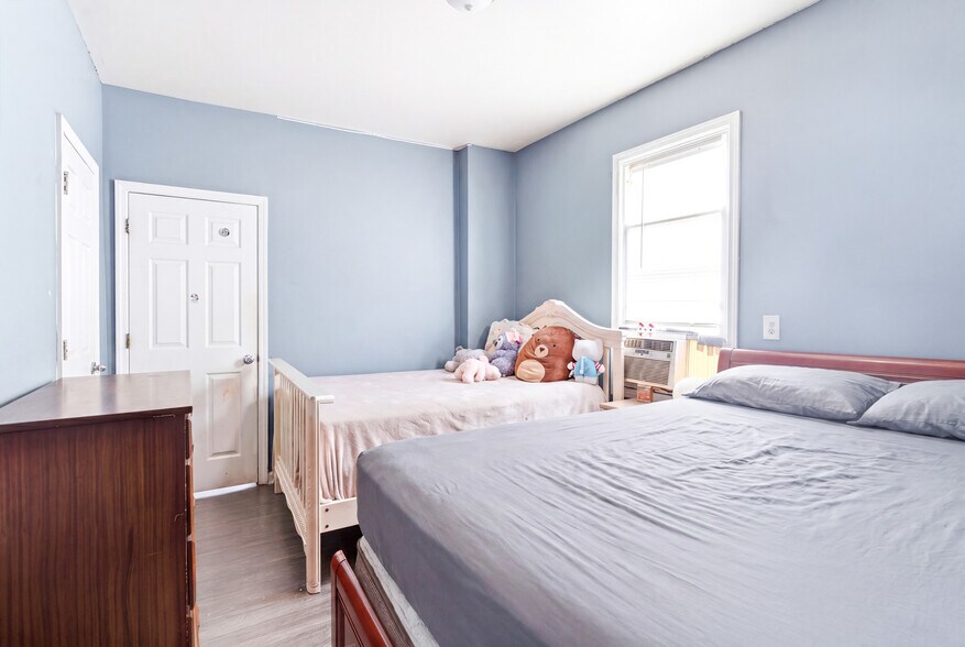 More Photos Of 237 Astor St, Newark Apartments For Sale