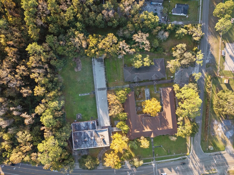 More Photos Of 5710 Wesconnett Blvd, Jacksonville Schools For Sale