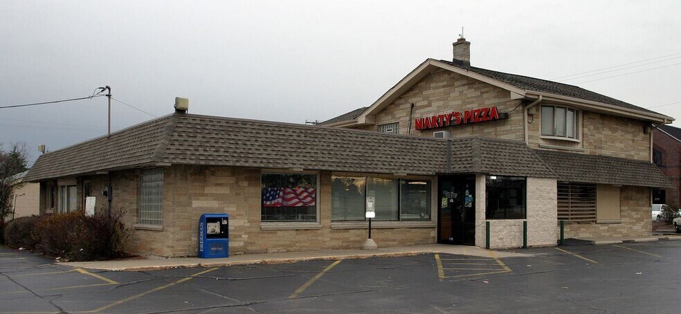 More Photos Of 16680 W Bluemound Rd, Brookfield Fast Food For Sale