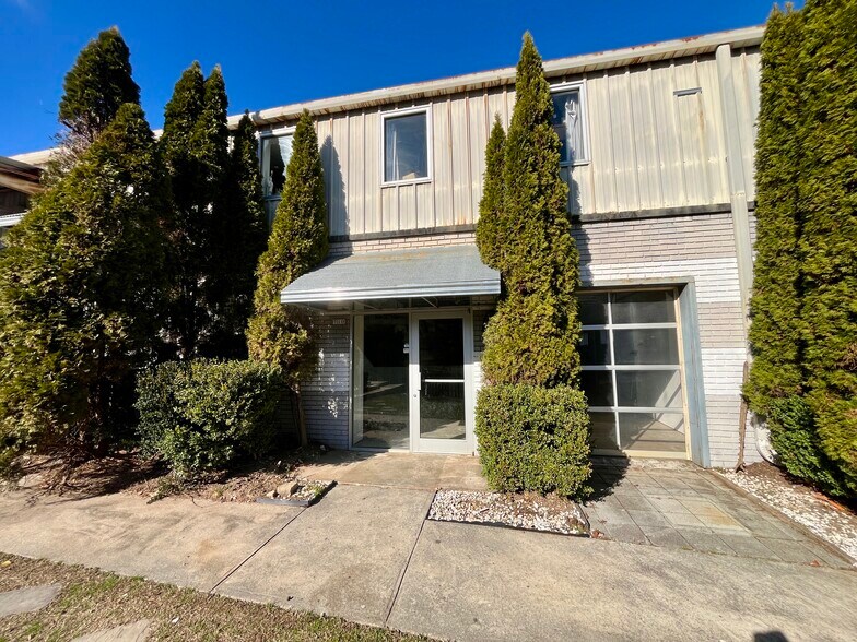 More Photos Of 711 Trabert Ave NW, Atlanta Warehouse For Lease