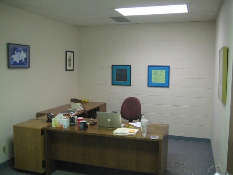 More Photos Of 9848-9858 W Girton Dr, Lakewood Office For Lease