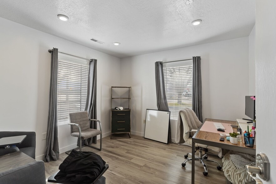 More Photos Of 3041 Pennsylvania Ave, Ogden Showroom For Sale