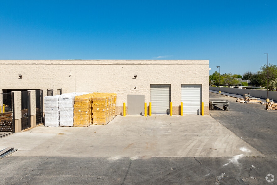 More Photos Of 25 W Polk St, Coalinga General Retail For Lease