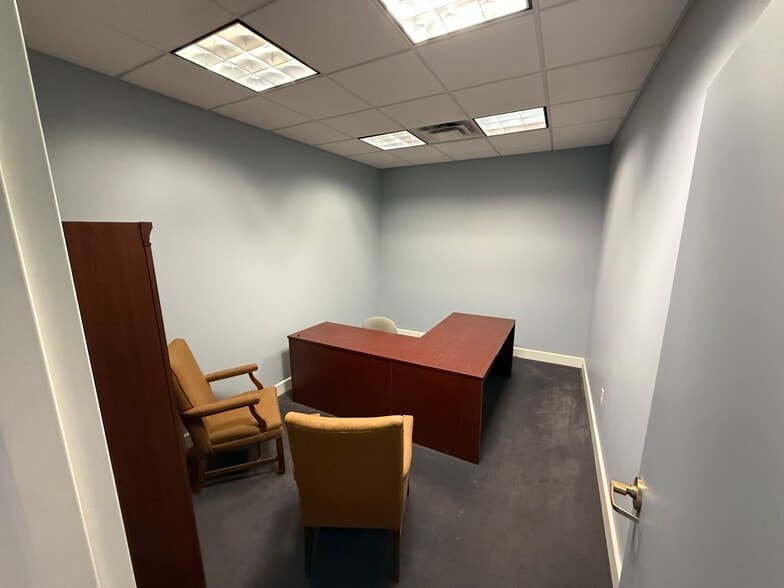 More Photos Of 1310 Market St, Wheeling Office For Lease