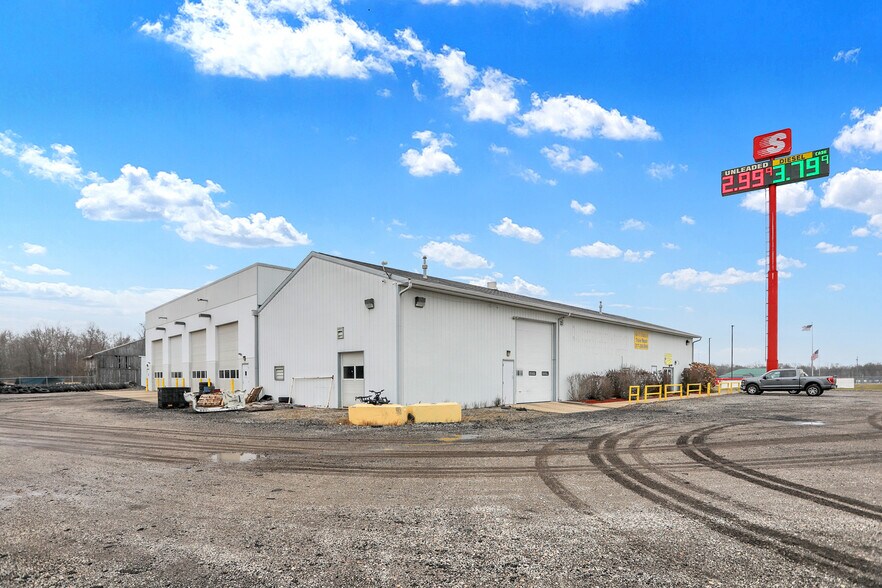 More Photos Of 1116 W County Road 450 N, Brazil Truck Terminal For Lease