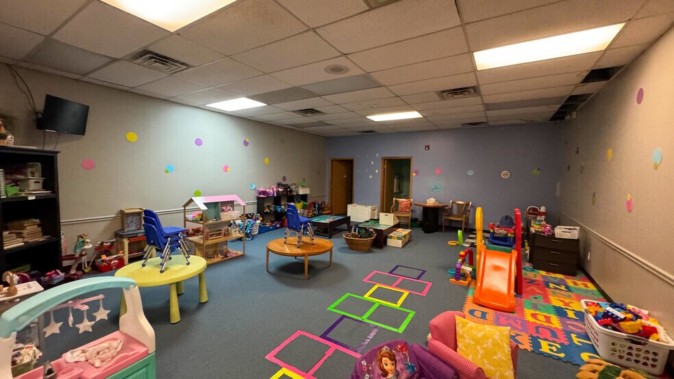 More Photos Of 5133 Darrow Rd, Hudson Health Club For Sale