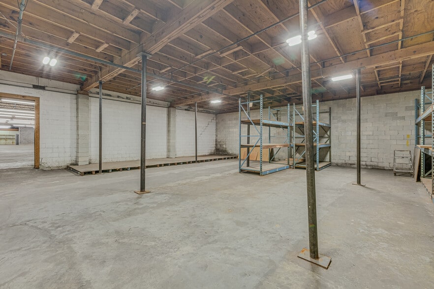 More Photos Of 1000 Gilway St, Holly Hill Light Distribution For Sale