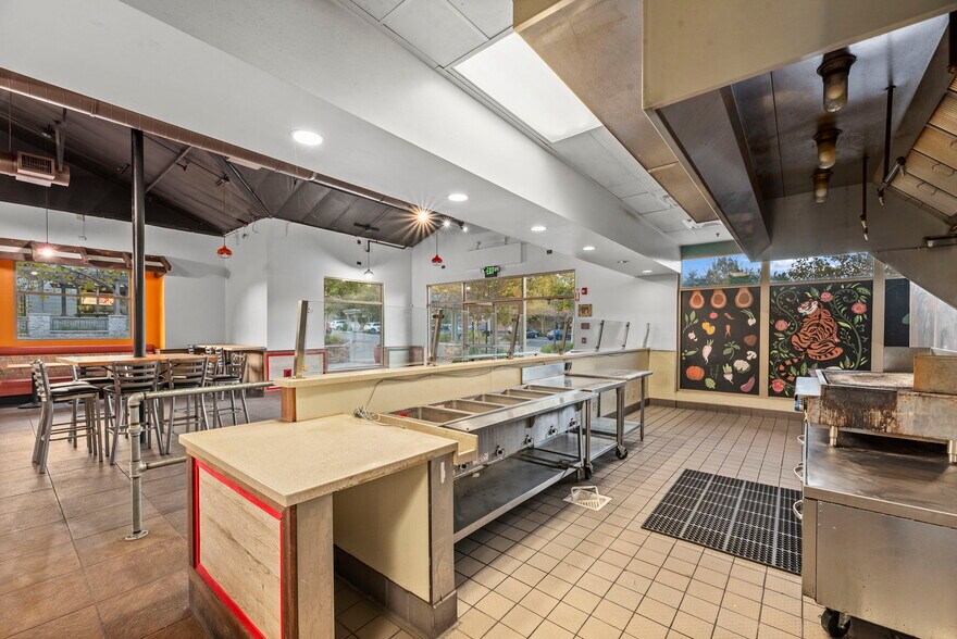 More Photos Of 29105-29125 Canwood St, Agoura Hills Restaurant For Lease