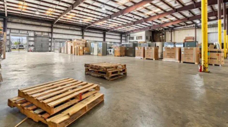 More Photos Of 1925 Industrial Blvd, Harvey Warehouse For Lease