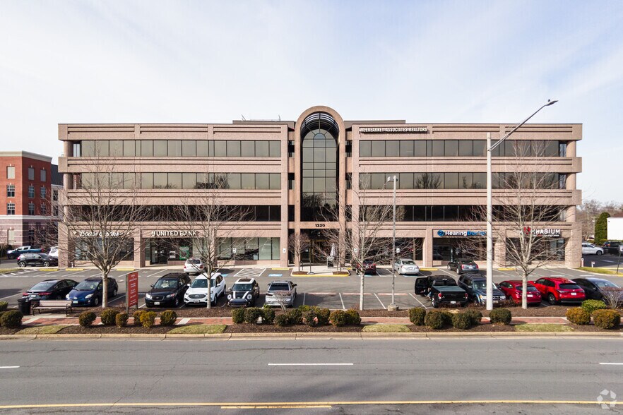 More Photos Of 1320 Old Chain Bridge Rd, McLean Office For Lease