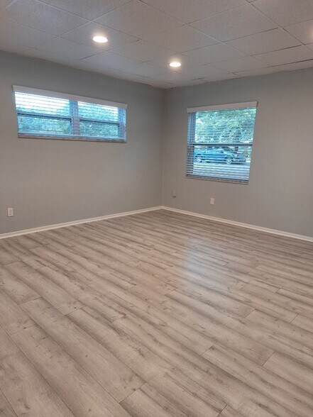 More Photos Of 100 Larchwood Dr, Largo Medical For Lease