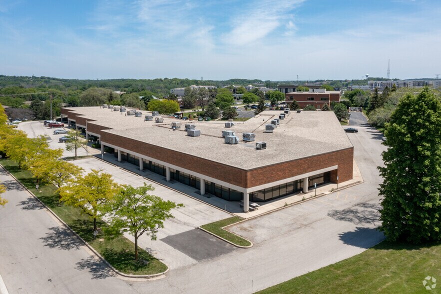 More Photos Of 20711 W Watertown Rd, Waukesha Showroom For Lease
